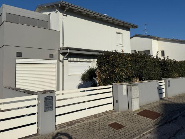 Case e ville in vendita di 116 m² in Via Amsterdam, 6
