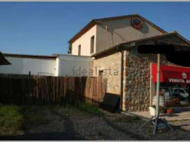 Case e ville in vendita di 116 m² in Via Abruzzi, 8