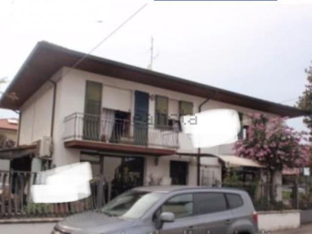 Case e ville in vendita di 116 m² in Via Emilia, 396
