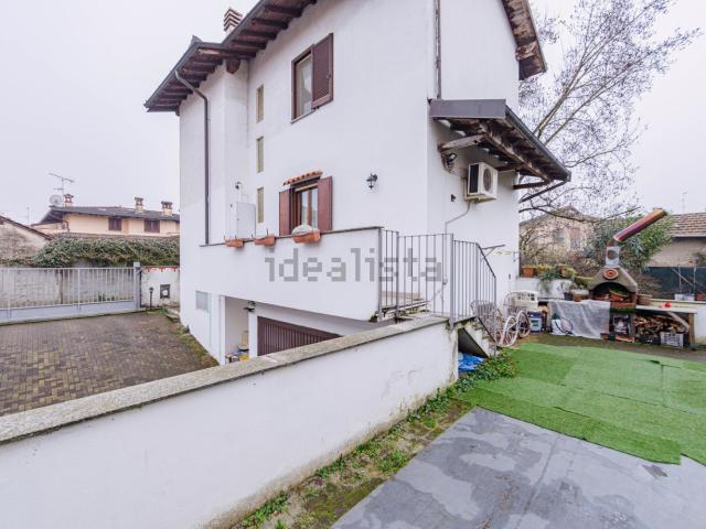 Case e ville in vendita di 116 m² in Via Pioppi, 4