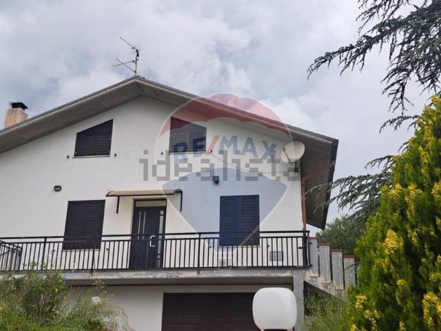 Case e ville in vendita di 116 m² in Strada Comunale San Nicolino, 77