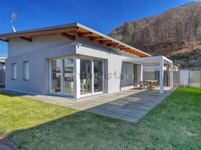 Case e ville in vendita di 117 m² in Via dei Motti