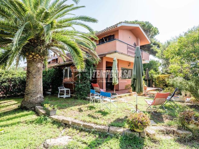 Case e ville in vendita di 117 m² in Via Venere