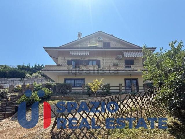 Case e ville in vendita di 117 m² in Strada di Fosso Paradiso, 31