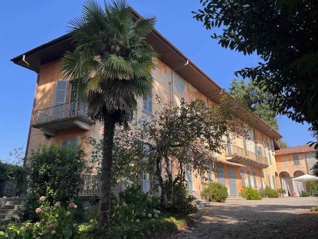 Case e ville in vendita di 1184 m²