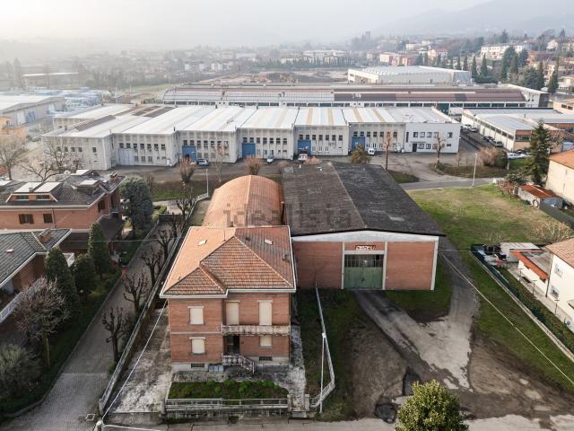 Case e ville in vendita di 1180 m² in Via Fontana