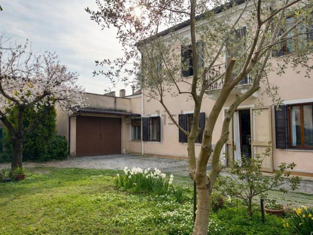 Case e ville in vendita di 118 m² in Via Carlo Pisacane