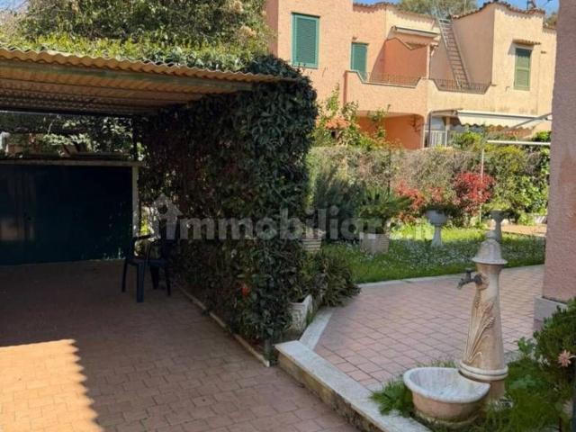 Case e ville in vendita di 118 m² in Via Ciliegi della Pace