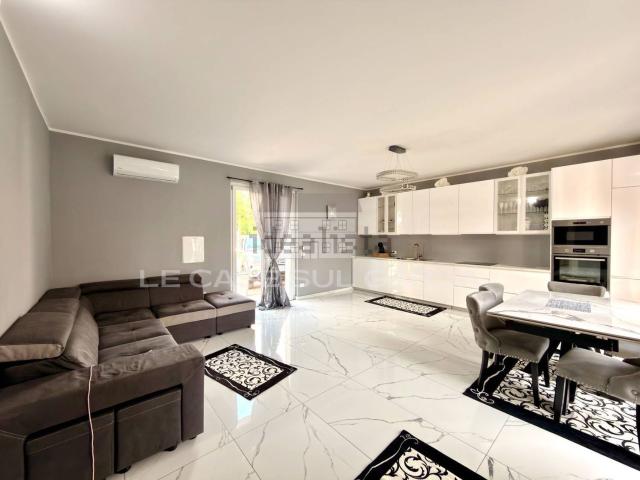 Case e ville in vendita di 129 m² in Via Ferramino, 9