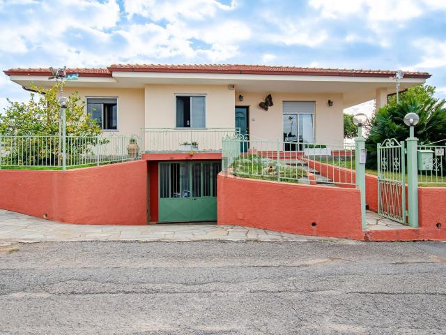 Case e ville in vendita di 118 m² in Via Iride, 37
