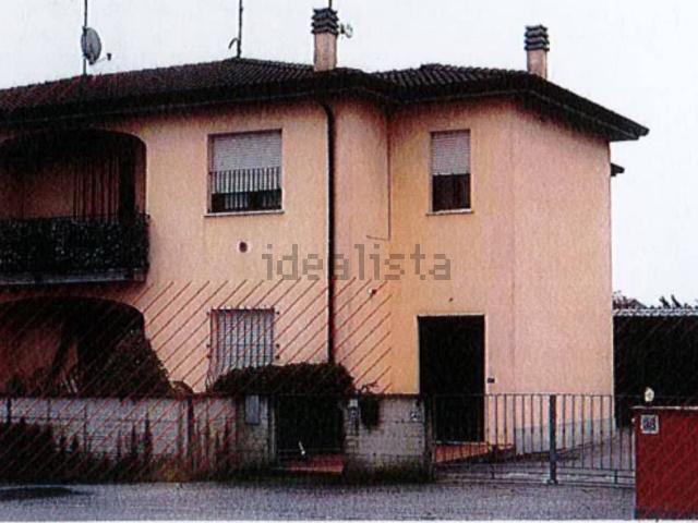 Case e ville in vendita di 118 m² in Via Ugo Foscolo, 42