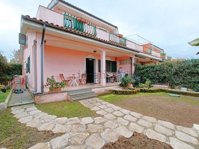 Case e ville in vendita di 118 m² in Viale Colle Romito