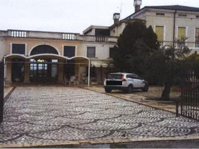 Case e ville in vendita di 1196 m² in Via Perarolo