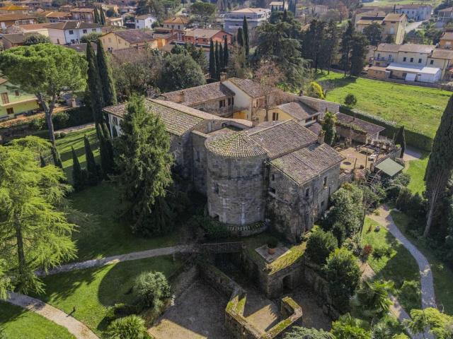 Case e ville in vendita di 1192 m² in Via Perugia