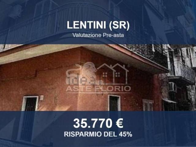 Case e ville in vendita di 119 m² in Via Tevere, 13