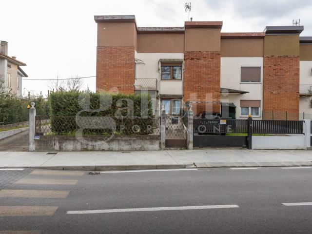 Case e ville in vendita di 119 m² in Via Valle, 2