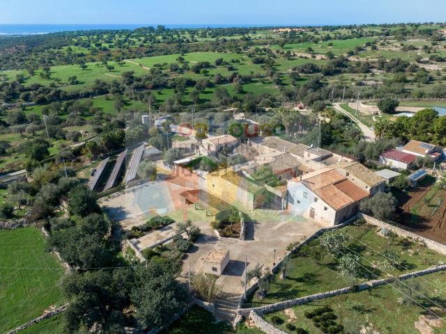 Case e ville in vendita di 1200 m²