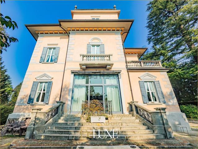 Case e ville in vendita di 1200 m²