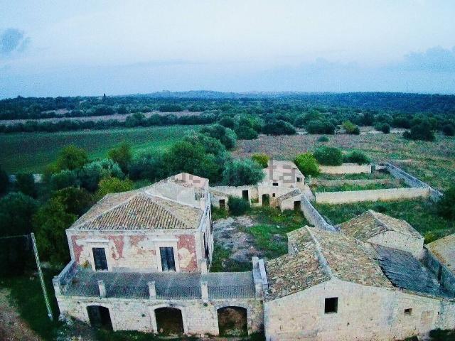 Case e ville in vendita di 1200 m²