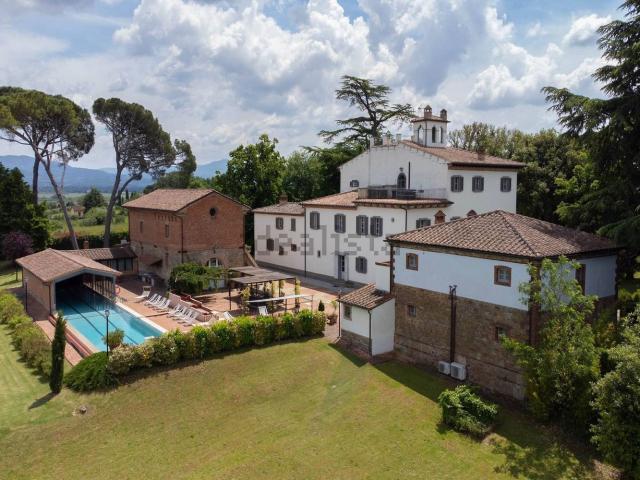 Case e ville in vendita di 1200 m²