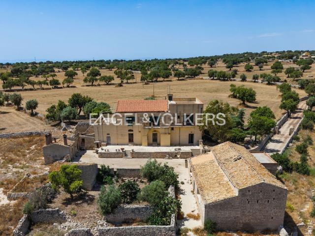 Case e ville in vendita di 1200 m² in Contrada Donnafugata