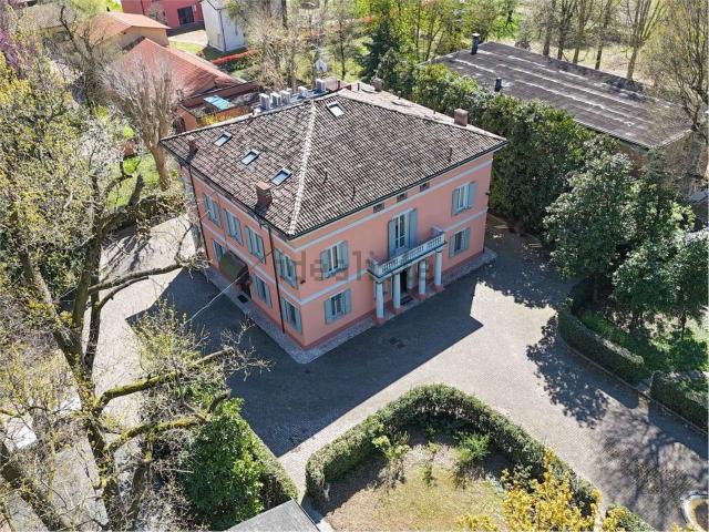 Case e ville in vendita di 1200 m²