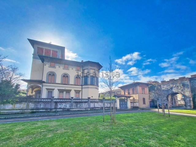 Case e ville in vendita di 1200 m² in Piazza San Paolo a Ripa D&apos Arno, 39