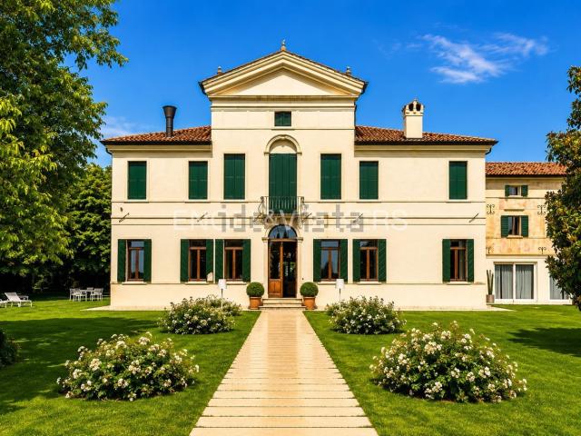 Case e ville in vendita di 1200 m² in Via Genio Zappatori