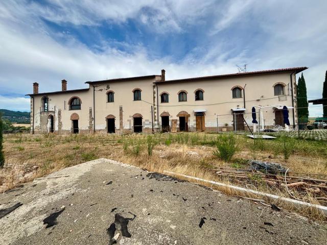 Case e ville in vendita di 1200 m² in Via Roma