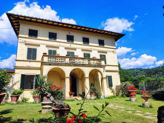 Case e ville in vendita di 1200 m² in Via Soffena