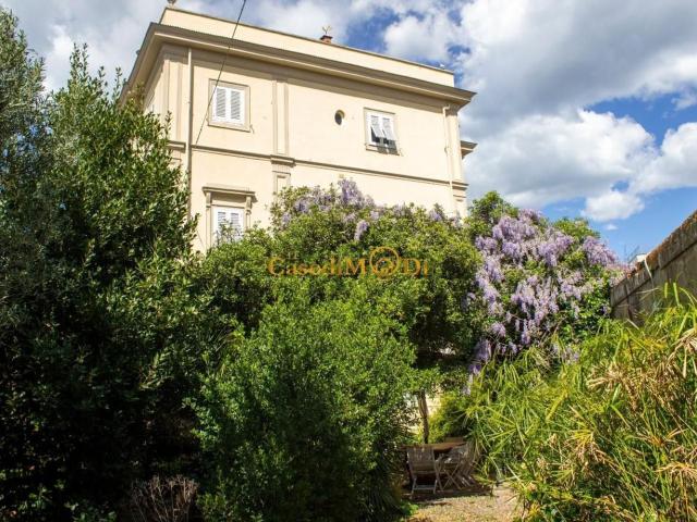 Case e ville in vendita di 1200 m² in Viale Italia