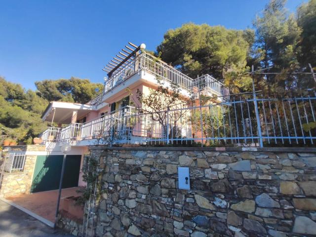 Case e ville in vendita di 120 m² in Via Carducci