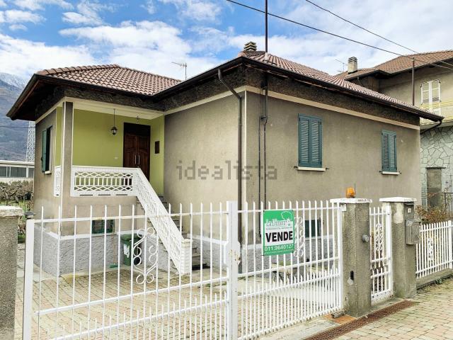 Case e ville in vendita di 120 m² in Via A. Abegg, 59