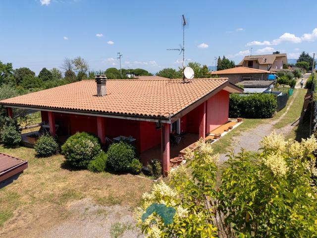 Case e ville in vendita di 120 m² in Via Bel Poggio