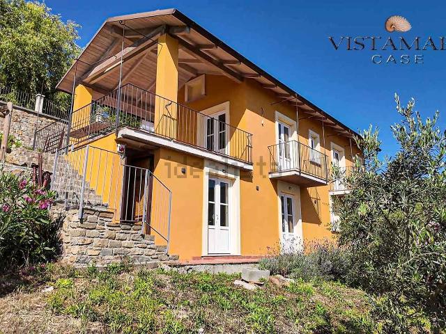 Case e ville in vendita di 120 m² in Via G. D&apos Annunzio, 190
