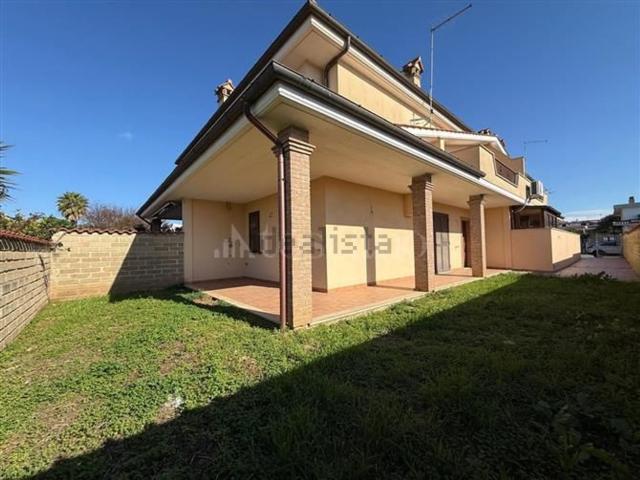 Case e ville in vendita di 120 m² in Via Glasgow