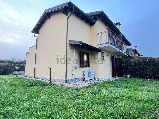 Case e ville in vendita di 120 m² in Via Glicine, 4