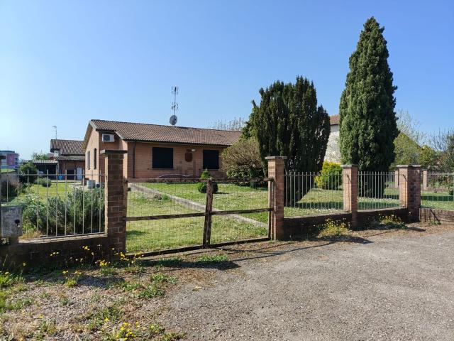Case e ville in vendita di 120 m² in Via Don Bellingeri, 30