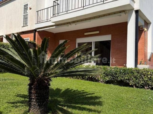 Case e ville in vendita di 120 m² in Via degli Eucalipti, 16