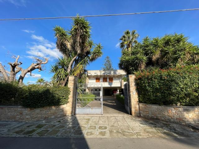 Case e ville in vendita di 120 m² in Via dei Mandorli