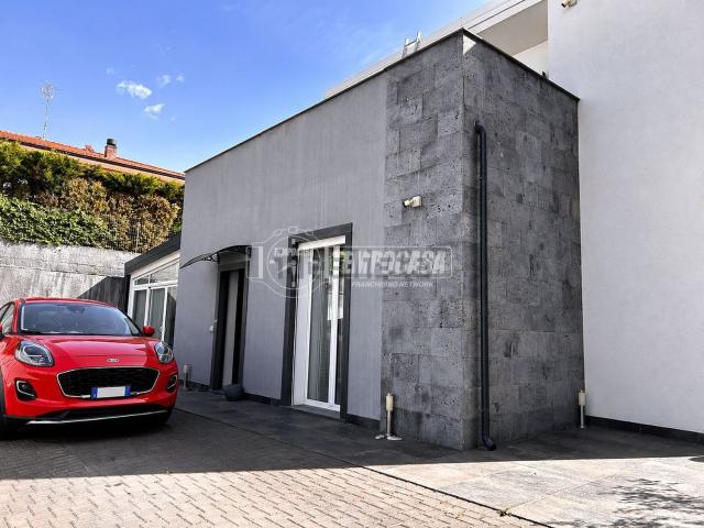 Case e ville in vendita di 120 m² in Via del Bosco