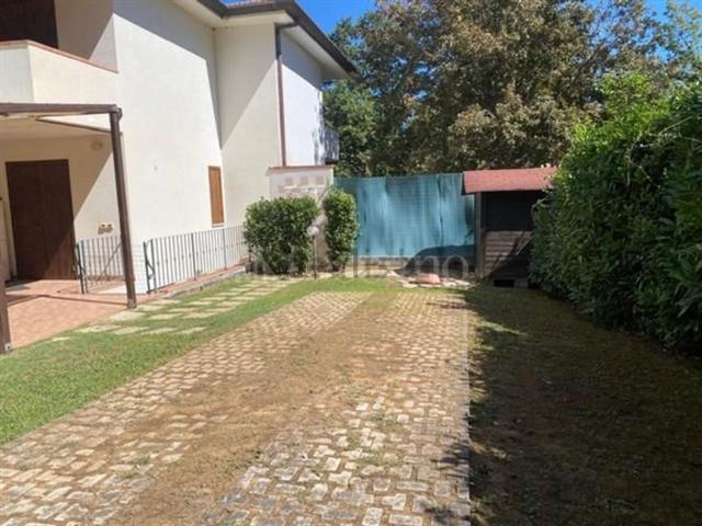 Case e ville in vendita di 120 m² in Via DEL SAGITTARIO