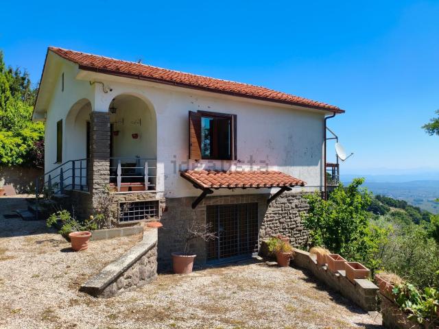 Case e ville in vendita di 120 m² in Via della Montagna