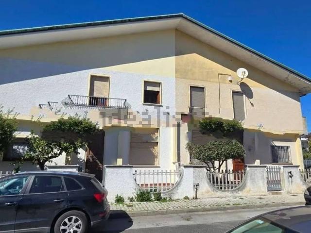 Case e ville in vendita di 120 m² in Via della Mimosa