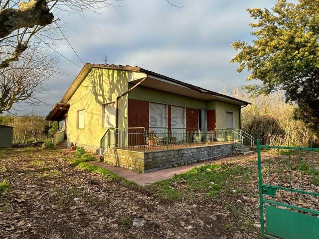 Case e ville in vendita di 120 m² in Via della Sparta