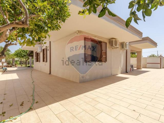 Case e ville in vendita di 120 m² in Via delle Orchidee