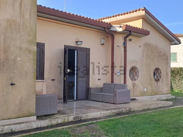 Case e ville in vendita di 120 m² in Via delle Mammole