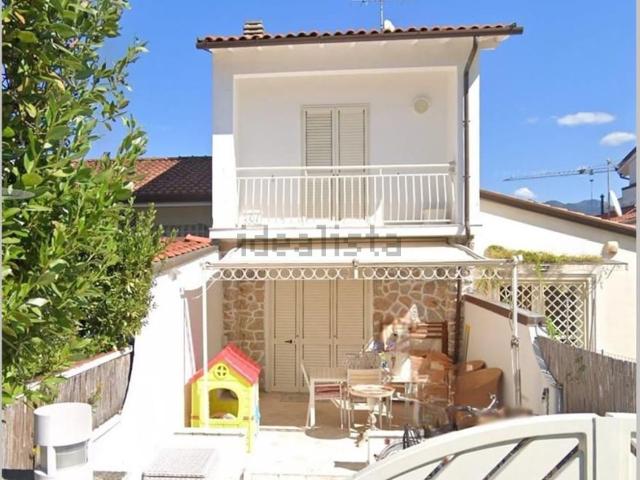 Case e ville in vendita di 120 m² in Via Duca degli Abruzzi