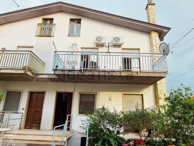 Case e ville in vendita di 120 m² in Via Enrico Fermi, 1