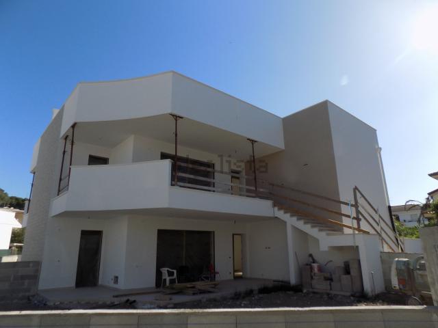 Case e ville in vendita di 120 m² in Via Otorino Respighi